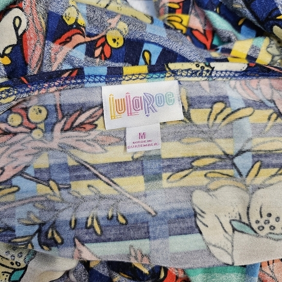 Lularoe Irma Bright Floral Tunic 73% Polyester 23% Rayon 4% Spandex Size M - Picture 6 of 7